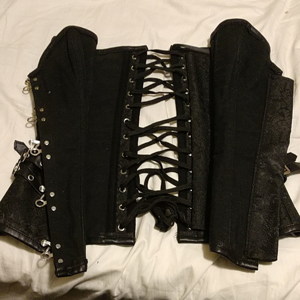 Black Corset - Picture 3 of 3